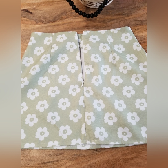 SHEIN skirt- NWOT- 6 - Picture 3 of 8